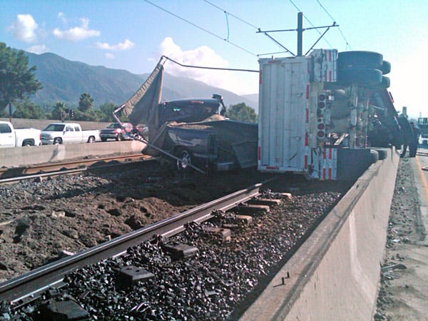 No trains were involved in the accident however rail service is interrupted between Sierra Madre Station and Allen Station. All trains are being turned back at the Memorial Station. Metro has established a bus bridge to shuttle passengers between the Sierra Madre Station and Allen Station. Photo: Metro/Luis Inzunza.