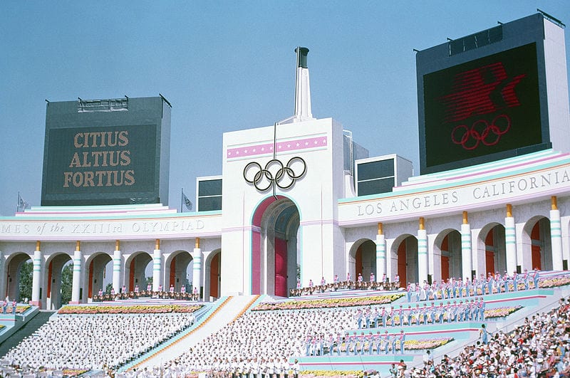 800px-Olympic_Torch_Tower_of_the_Los_Angeles_Coliseum
