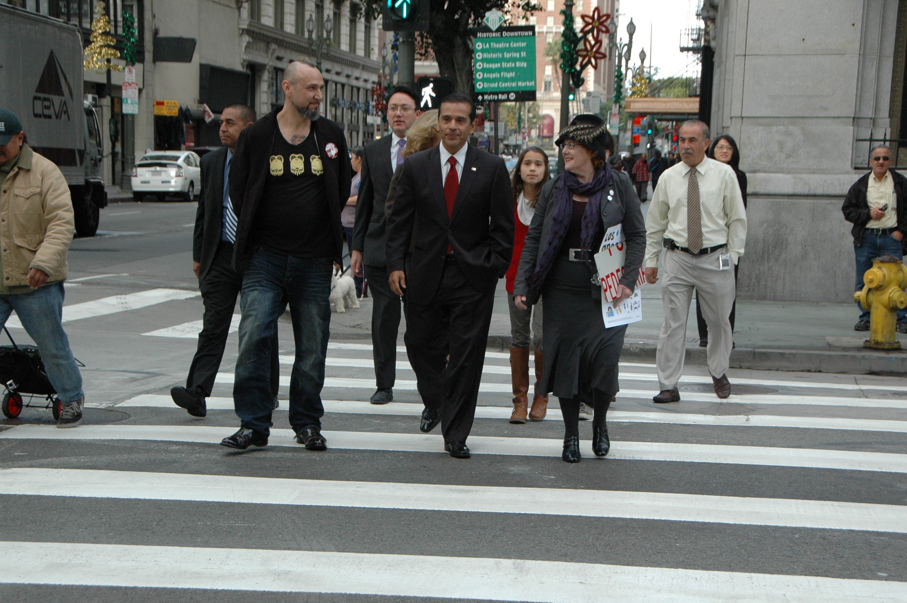 Cross with care! Photo by Jose Ubaldo/Metro