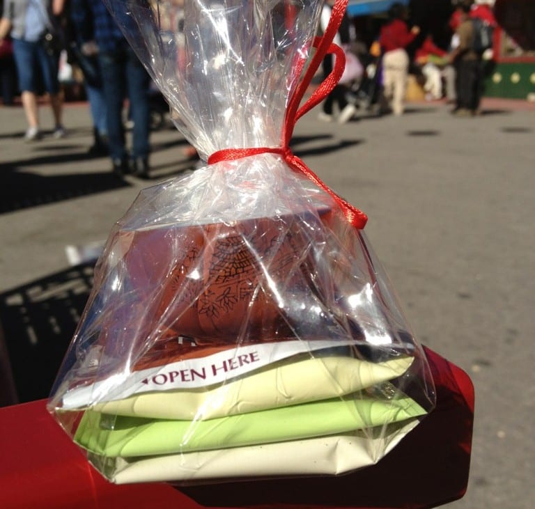 My free gift from last year's Chinese New Year Festival. Wonder what I'll get this year!