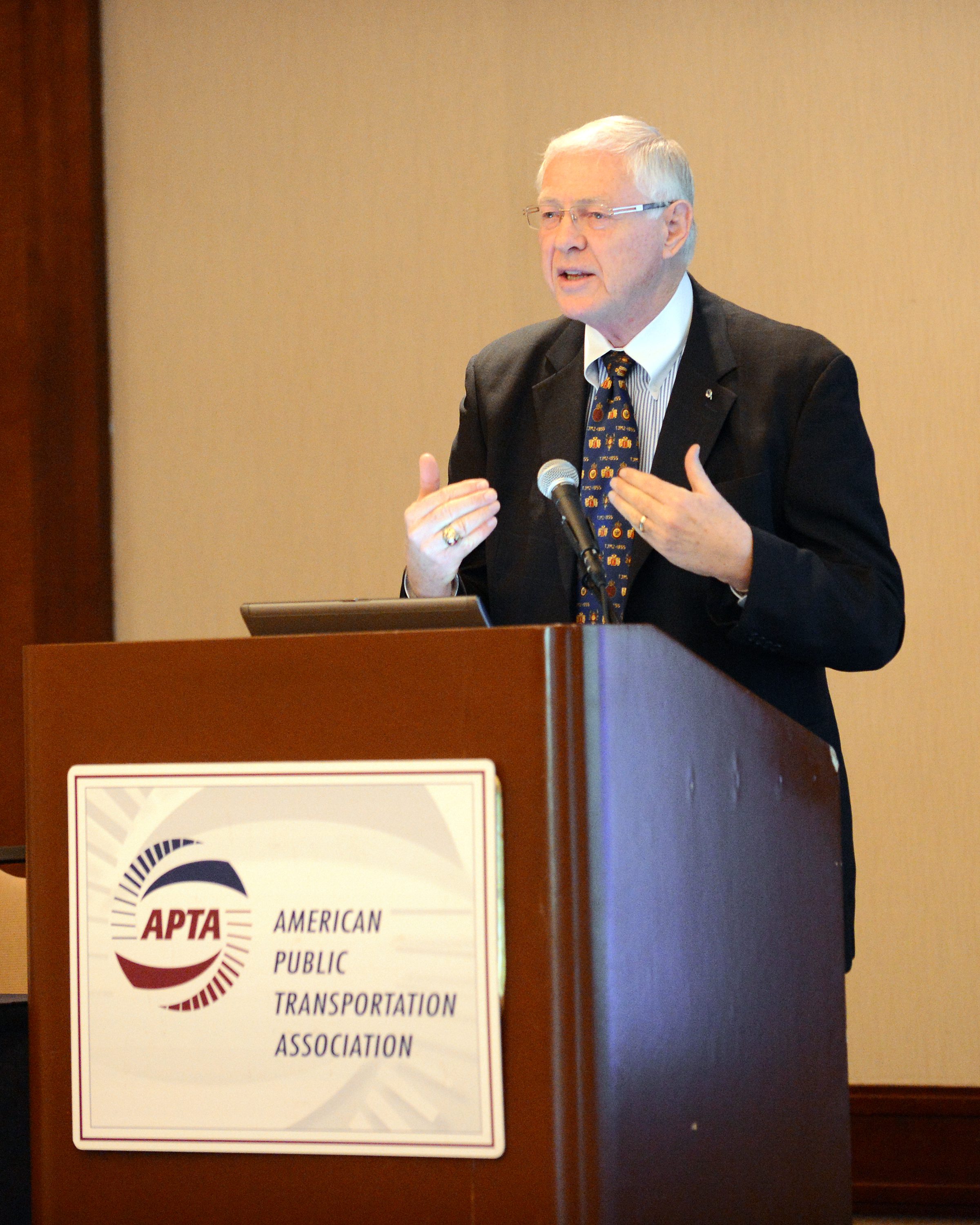 Sup. Michael D. Antonovich speaking at national APTA workshop this week in Los Angeles.