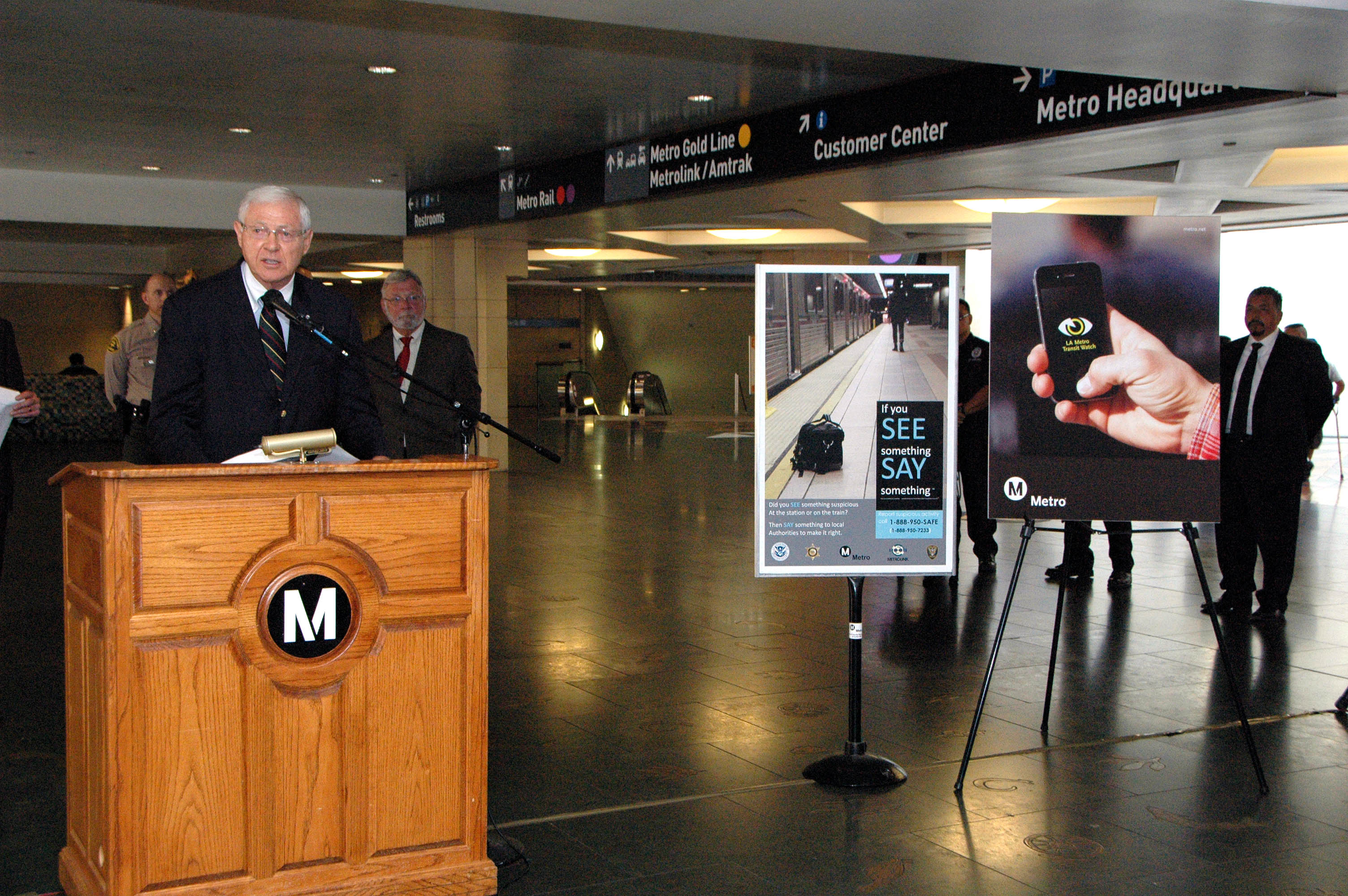 Metro Board of Directors Chairman Michael D. Antonovich introduces the new app. Photo by Luis Inzunza/Metro. 
