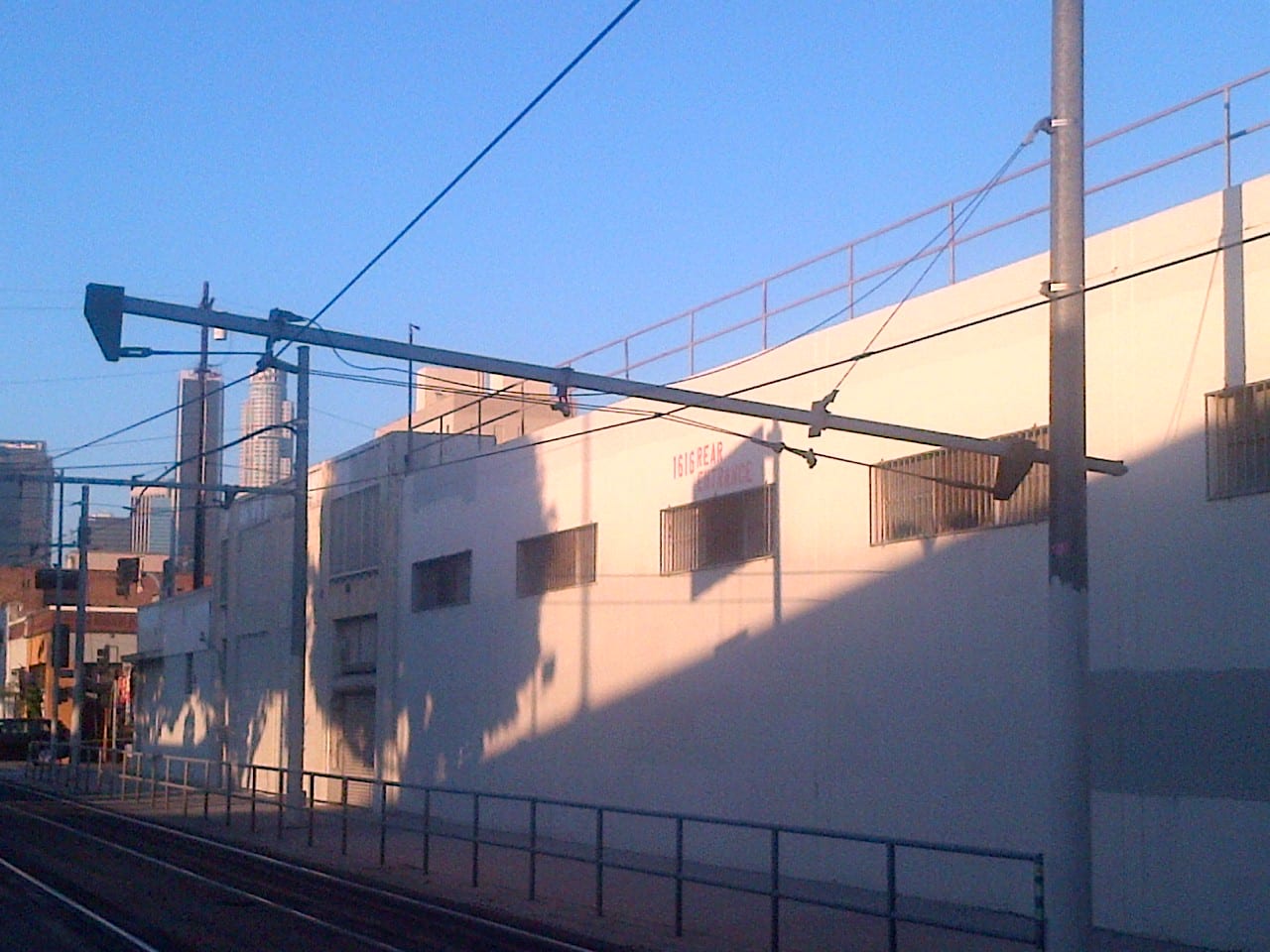 Damaged overhead wires. Photo by Metro.