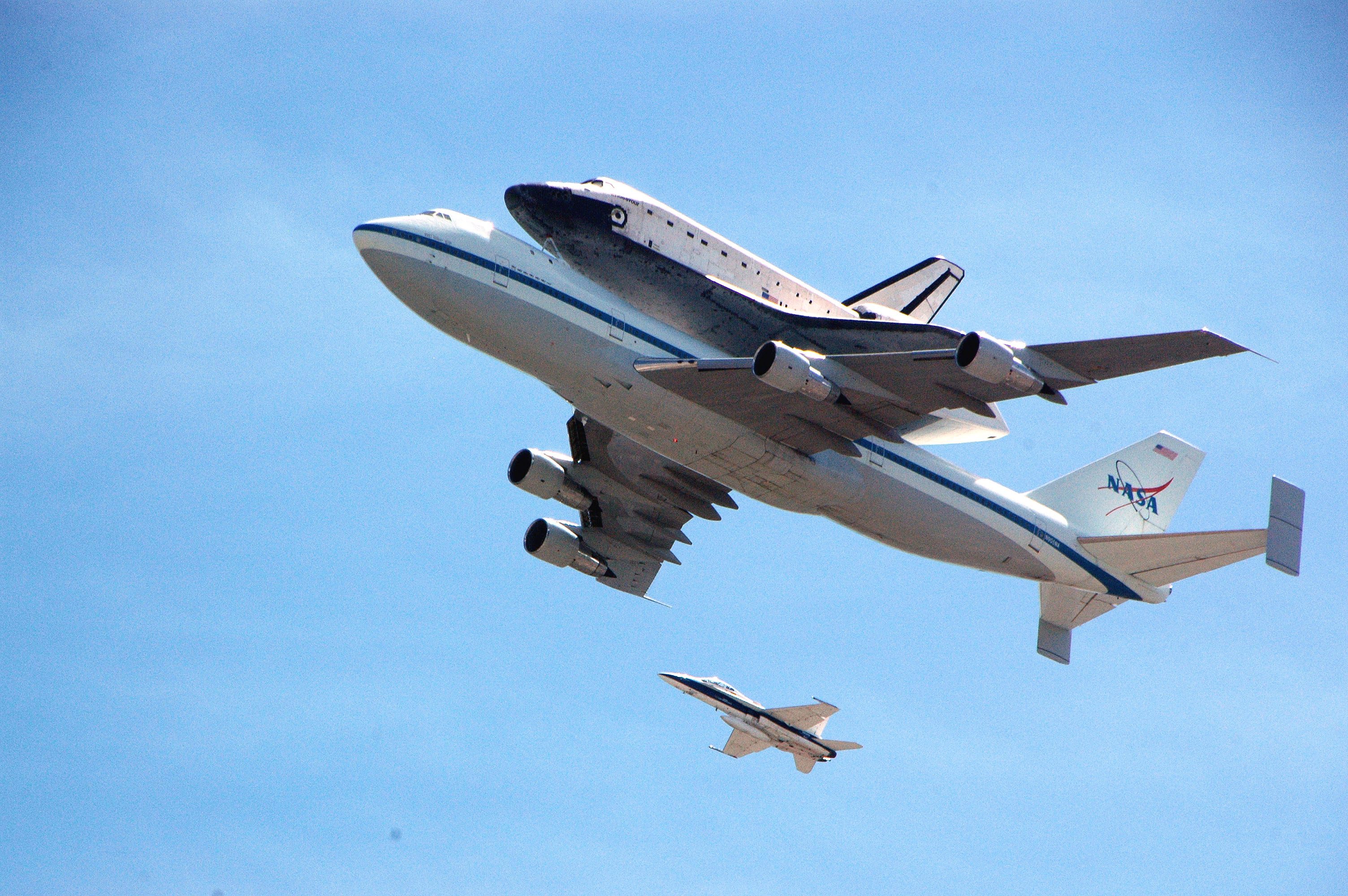 Space shuttle Endeavour on its last mission to the CSC. Photo: Luis Inzunza/Metro