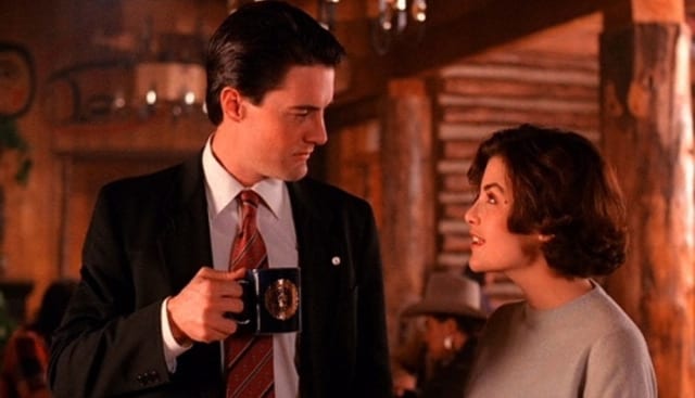 Audrey and Agent Cooper put their heads together in Twin Peaks.