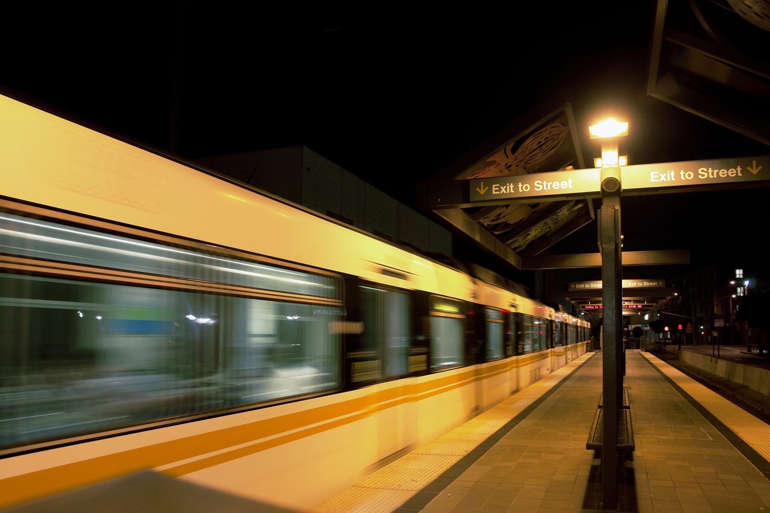 A Metro Blue Line train at Pico Station. Photo by Andrew Hart via flickr.