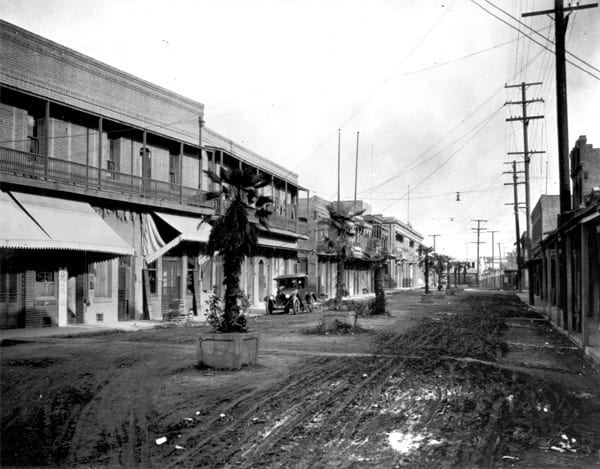Marchessault Street in Old Chinatown, 1920. Courtesy of the Seaver Center for Western History Research, Natural History Museum of Los Angeles County.