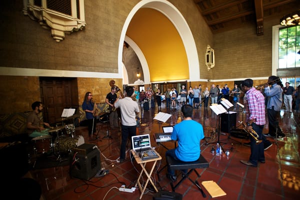 A live jazz performance by G.G. NineNet, in August 2013.