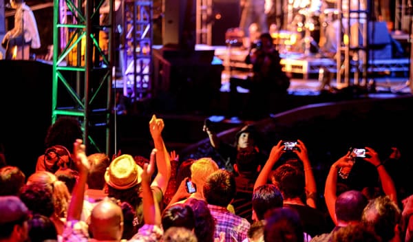 Go Metro to any Grand Performance and save at Noe Restaurant & Bar or Johnnie's New York Pizzeria. Be sure to get to California Plaza early to stake out a seat--as you can see it get's a little crowded...