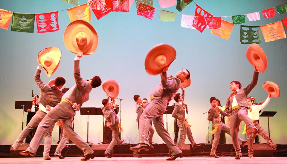 Rehearsal for Navidad en Whittier via the Danza Floricanto/USA Facebook page.