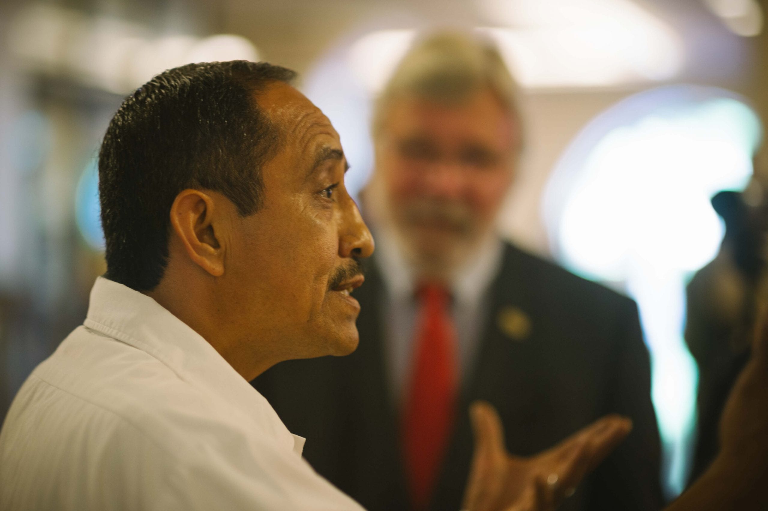 Marco Ramirez explaining the art of the shoeshine to Metro CEO Art Leahy last month. Photo by Steve Hymon/Metro.
