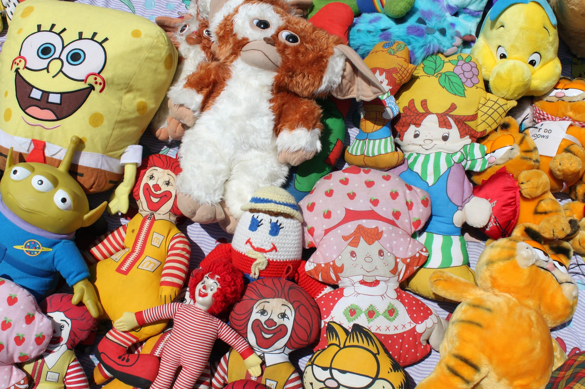 A table at the Rose Bowl flea market in Pasadena. Photo by Eli Duke, via Flickr creative commons. 