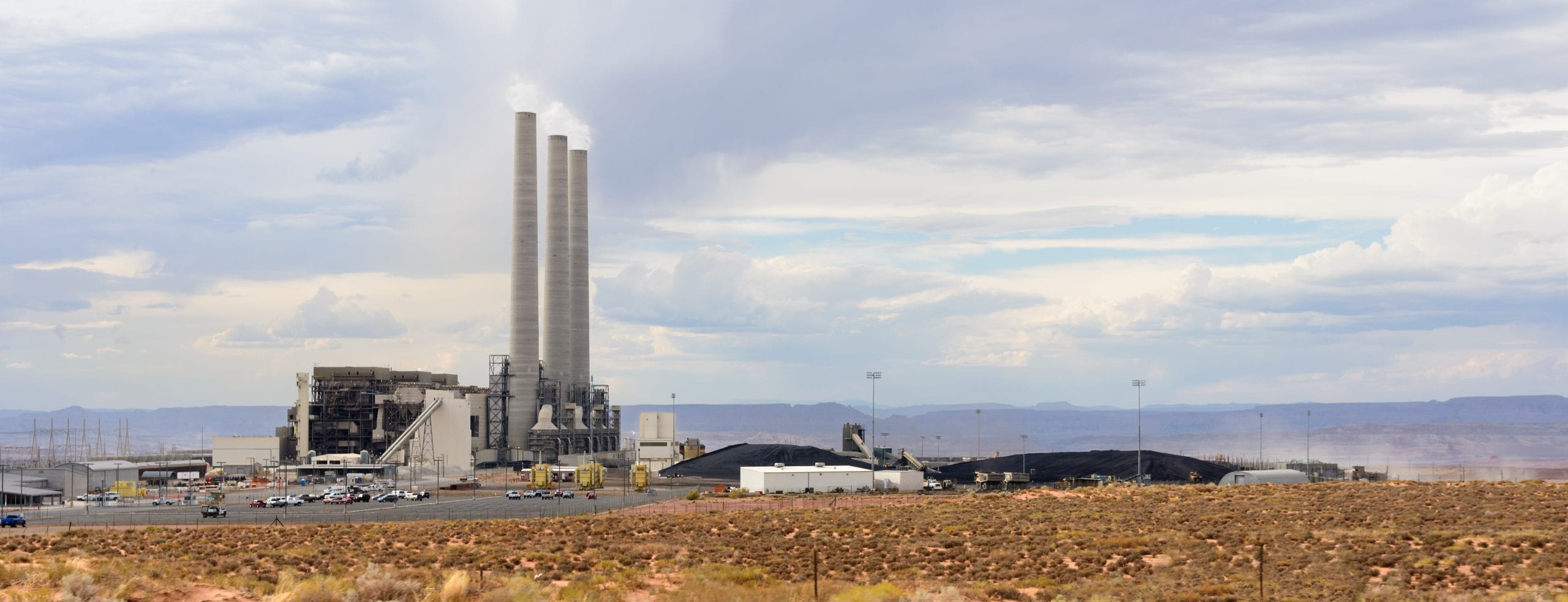 The Navajo Generating Station in northern Arizona remains one of the largest coal power plants in the nation. Photo: Wikimedia.
