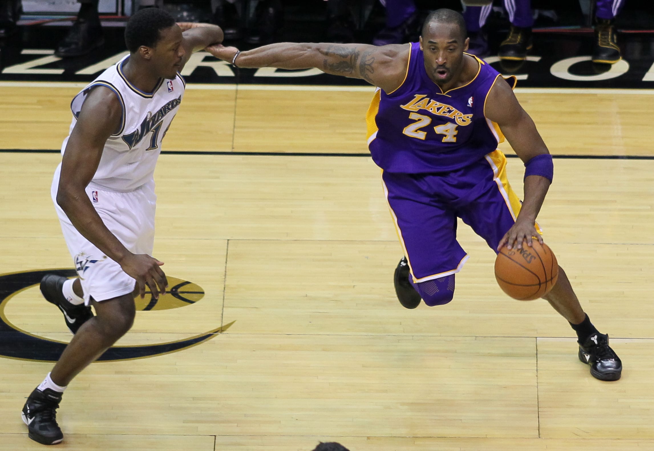 Kobe vs the Wizards in 2010. Photo by Keith Allison, via Flickr creative commons.