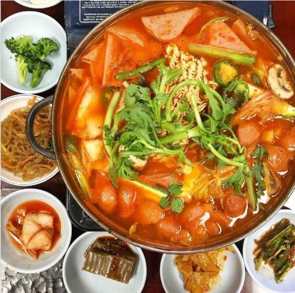 Korean Army Stew via misscutiefoodie instagram