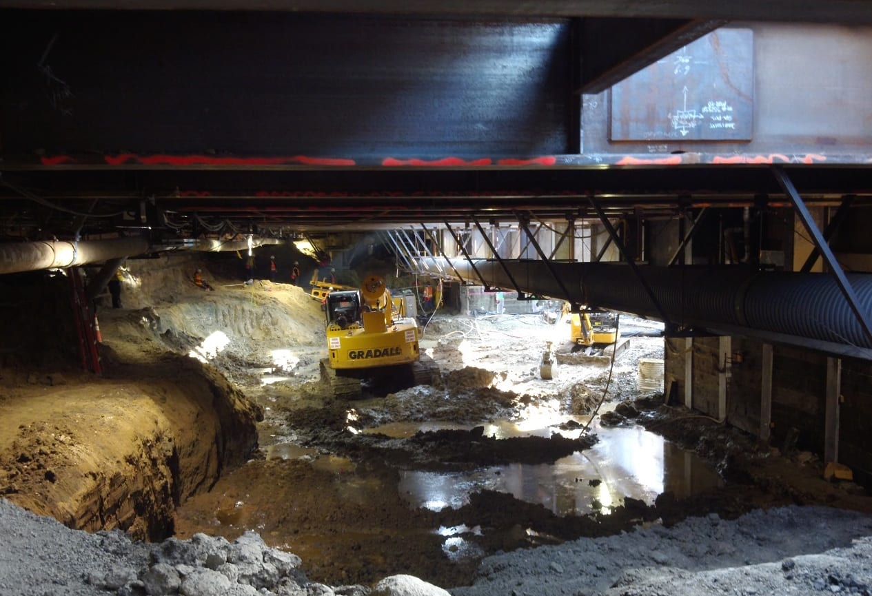 c1045-161201-1005pm-sts-excavation-area-under-deck-wilshire-w-of-la-brea-looking-e