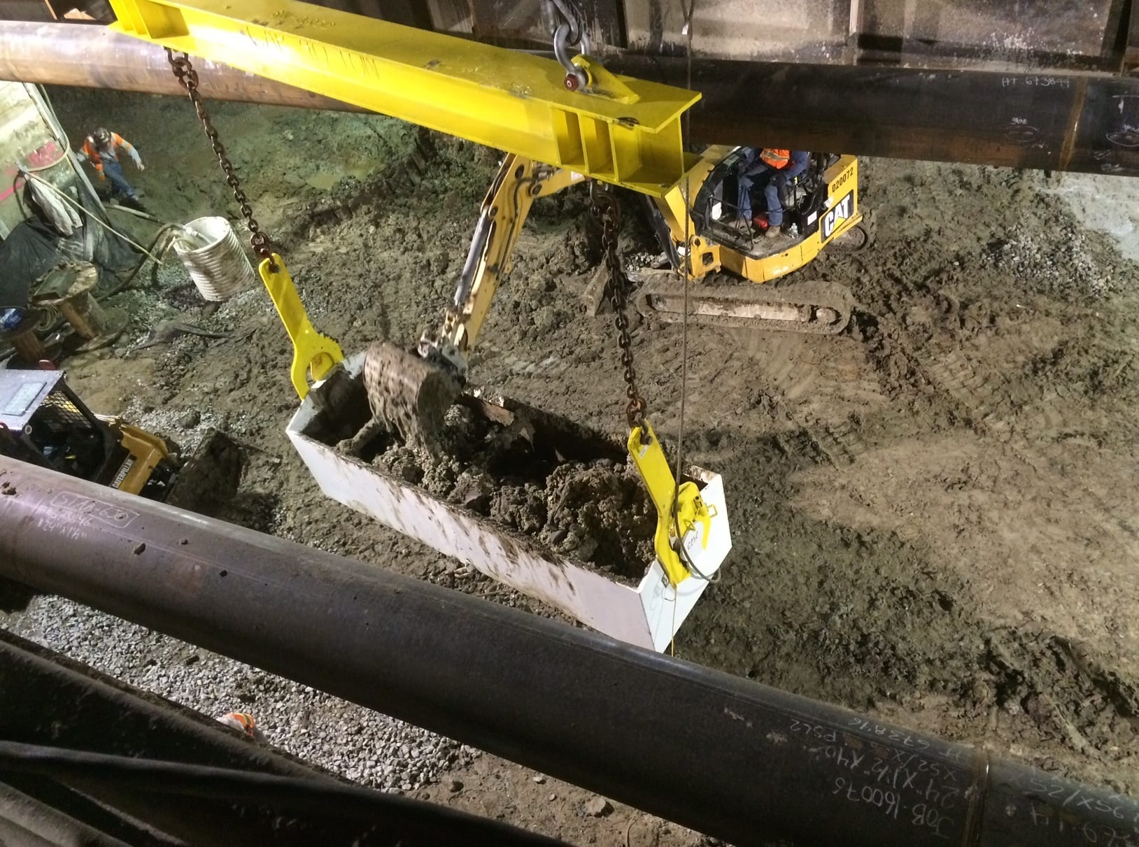 c1045-161201-740pm-sts-at-la-brea-s-shaft-dropping-spoils-in-the-bucket-fn
